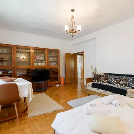 Apartment Casa Cu Cires *